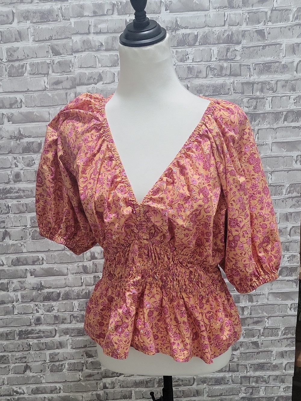 Old Navy Peach and Pink Floral V-Neck Smocked Waist Puff Sleeve Blouse Womens S